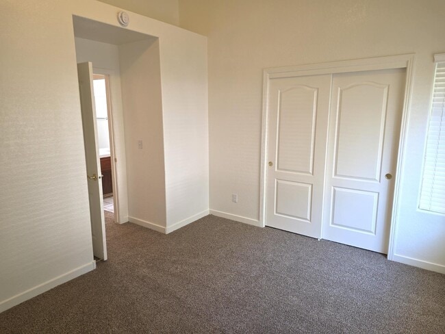 Building Photo - 459 E Pebble Beach Dr