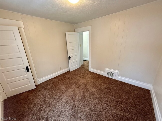 Building Photo - 39 N Balch St