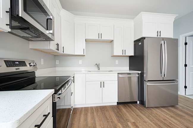 Building Photo - Remodeled 3 bedroom 1 bath 3rd floor.