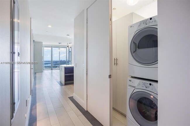 Building Photo - 1100 Biscayne Blvd