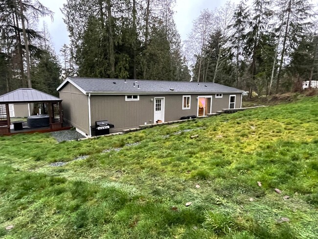 Building Photo - ***PENDING APPLICATION***Beautiful Home wi...