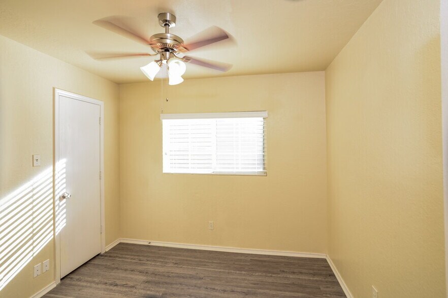 Building Photo - 10138 Amber Coral