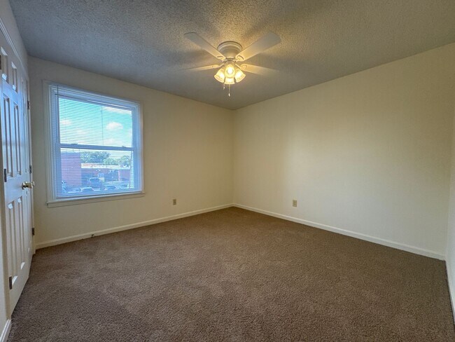 Building Photo - 521 Dawson Ln