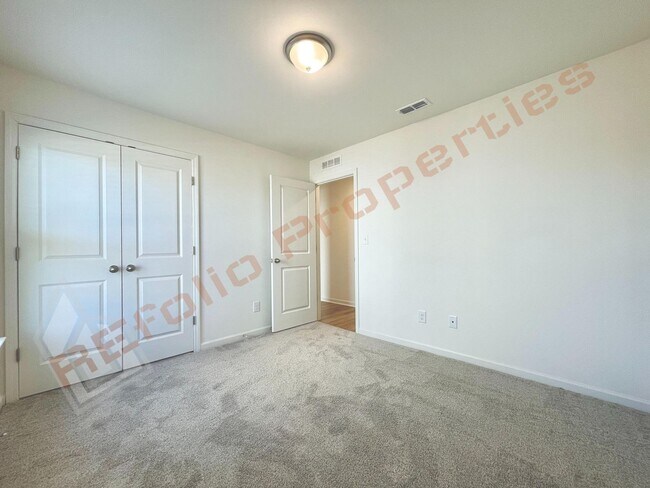 Building Photo - 6117 Oak Psge Dr