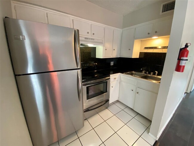 Building Photo - 710 Colquitt St