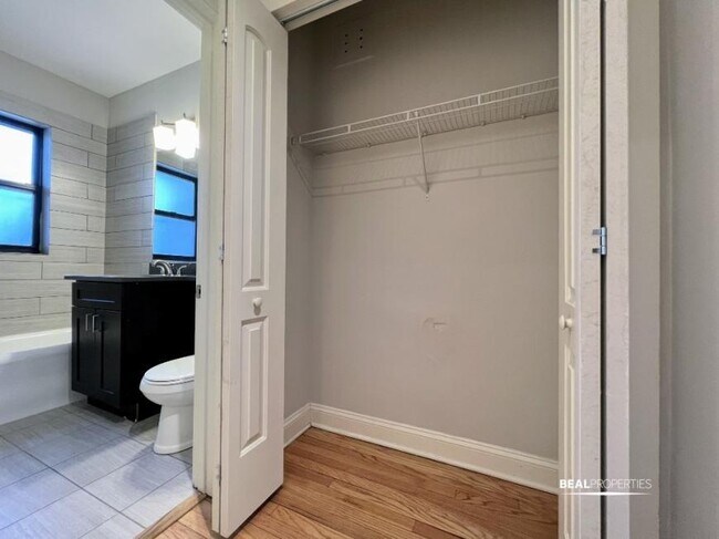 Building Photo - 0 bedroom in CHICAGO IL 60647