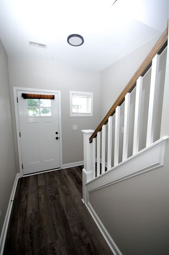 Building Photo - 416 S Pearl St