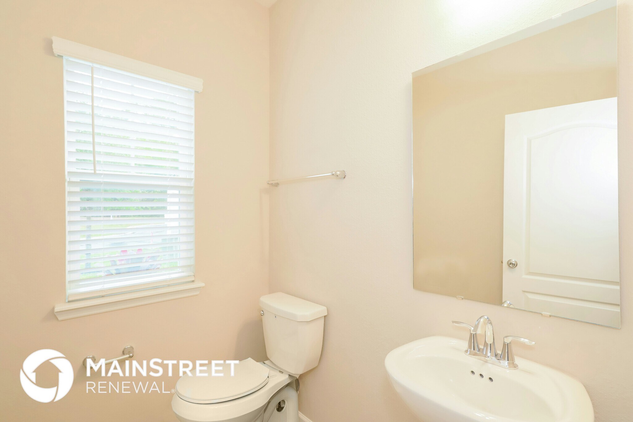 Building Photo - 7415 Palm Hills Dr