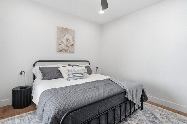 Building Photo - First-Floor 2-Bedroom Condo | The Racquet Club – Scottsdale