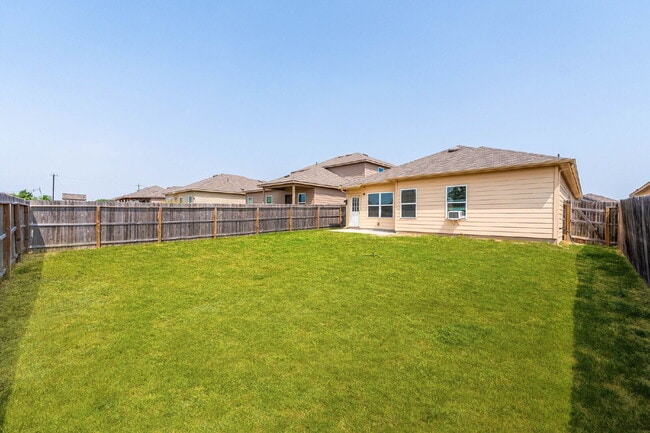 Building Photo - 1 Month Free Rent with 18mo Lease Signed b...