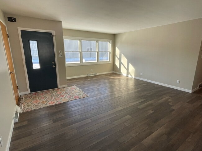 Building Photo - 1044 Park Ave