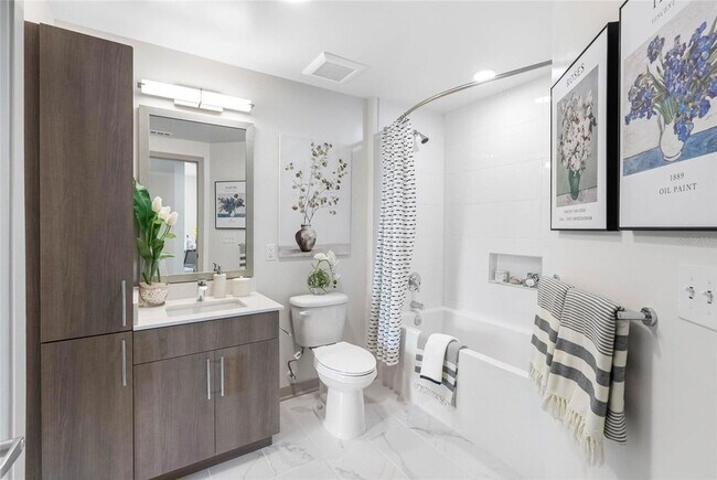 Building Photo - 425 Centerpointe Cir