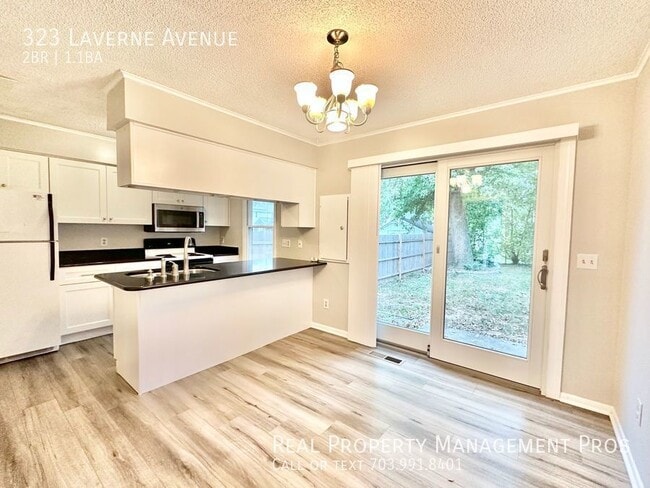 Building Photo - 323 Laverne Ave