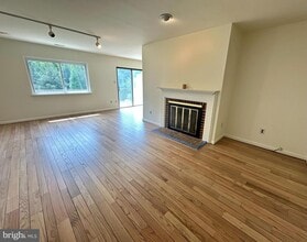 Building Photo - 560 Foxwood Ln