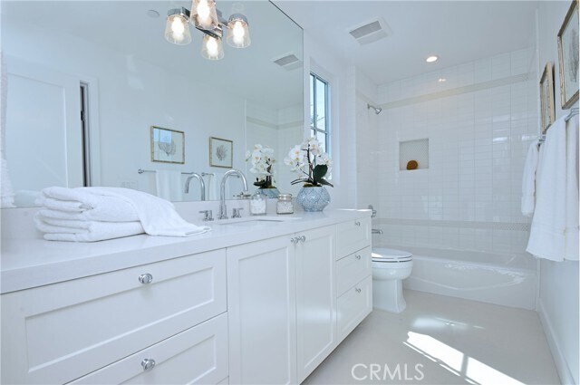 Building Photo - 4641 Cahuenga Blvd