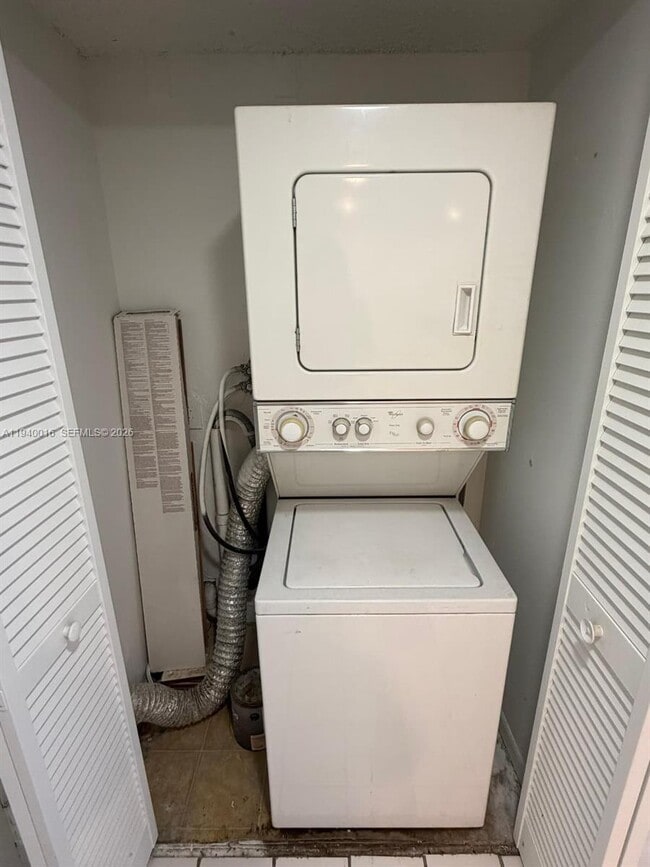 Building Photo - 8160 Geneva Ct