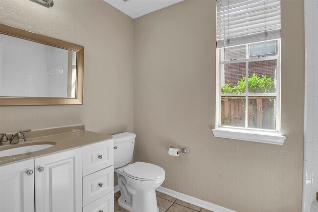 Building Photo - 4407 Magnolia Ln