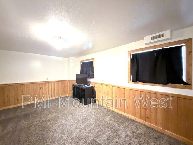 Building Photo - 1020 E 1275 N