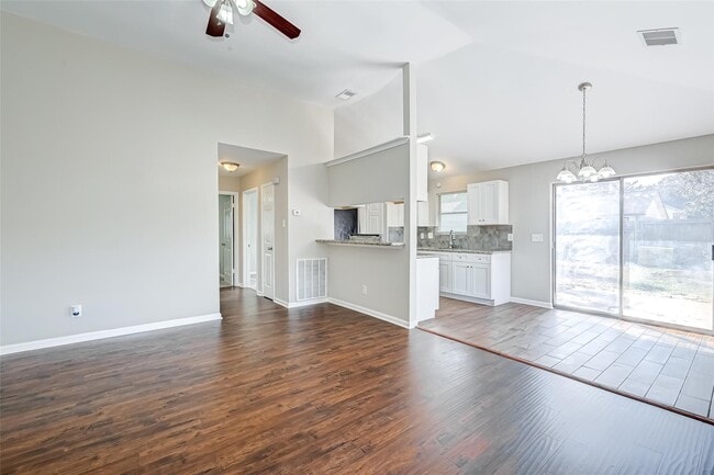 Building Photo - 16938 Enchanted Cir E