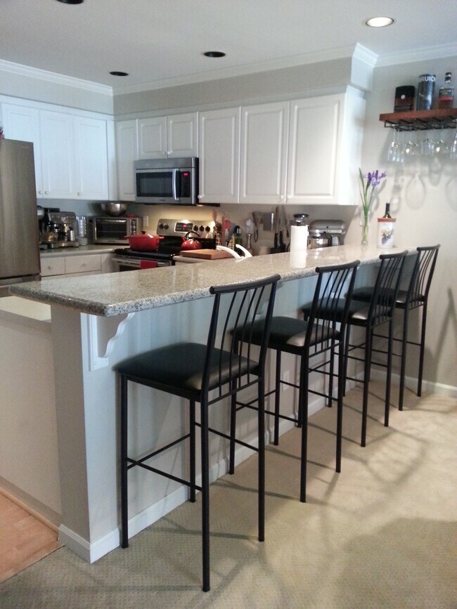 Building Photo - 1417 Queen Anne Ave N