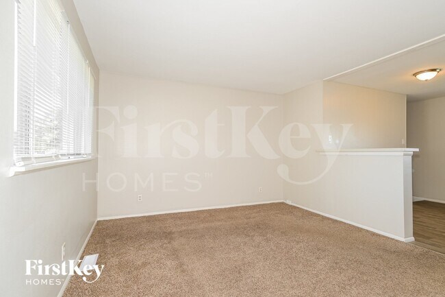 Building Photo - 1140 Estes Dr