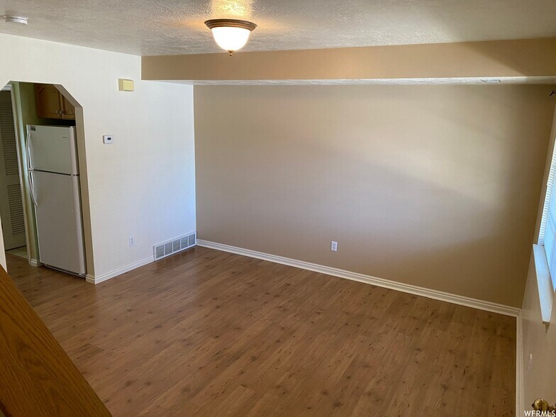Building Photo - 1648 Talon Dr
