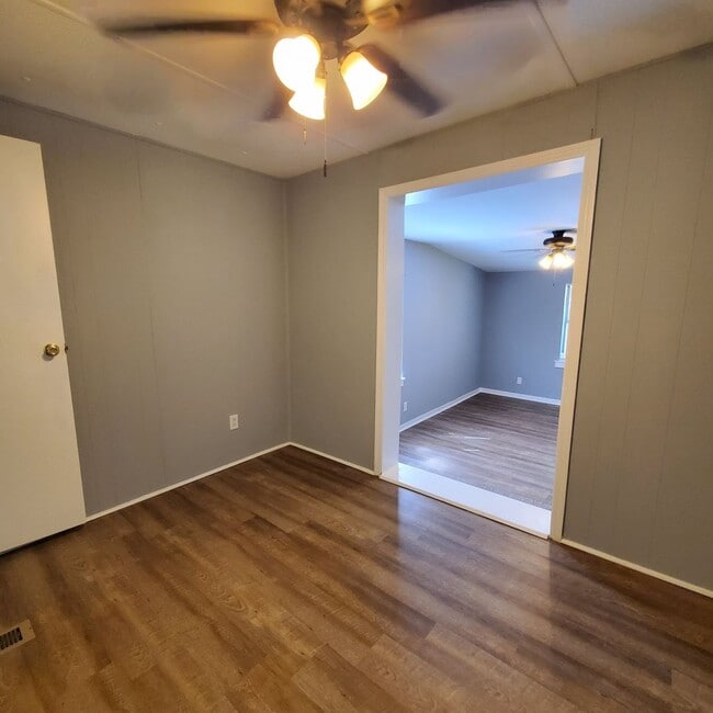 Building Photo - Southern Comfort Living: Exquisite 3BR/2BA...