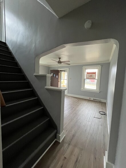 Building Photo - 854 Craig St