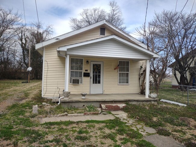 Primary Photo - 2 Bedroom / 1 Bath Paducah