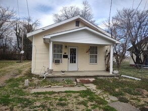 Building Photo - 2 Bedroom / 1 Bath Paducah