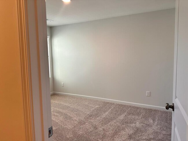 Building Photo - 121 Founders Dr