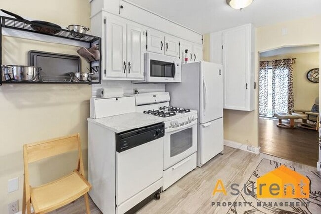 Building Photo - Great Unit Available Now!