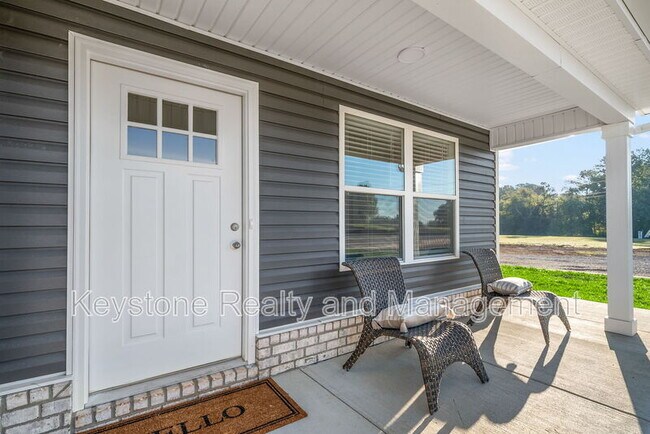 Building Photo - 302 Wisteria Ln
