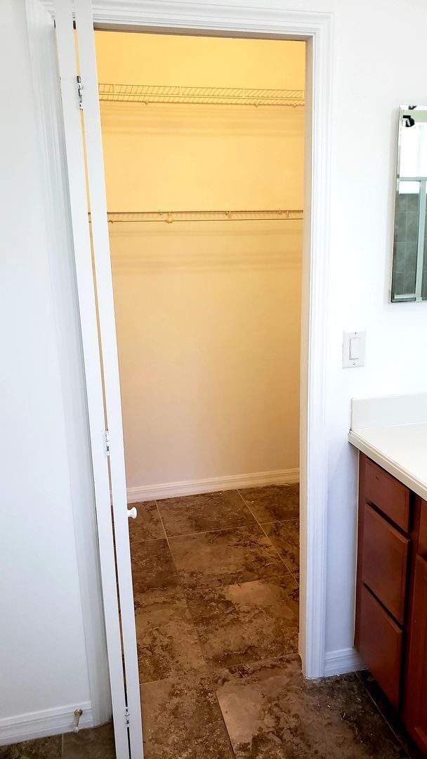 Building Photo - 3 bed 2 bath home