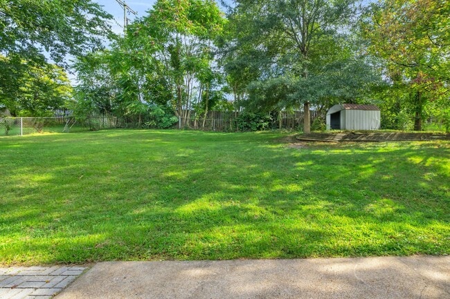 Building Photo - Located in the Heart of Hixson! 3 beds, 2 ...