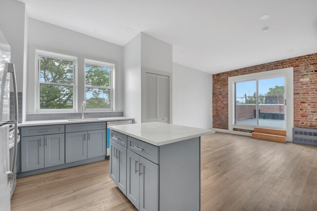 Building Photo - 155 25th St