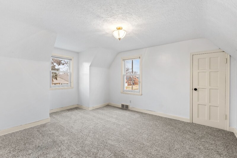 Building Photo - 1936 N Park Ave