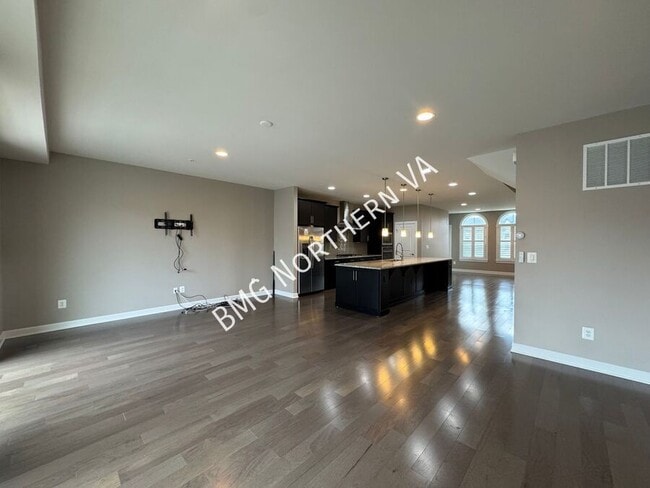 Building Photo - 43339 Stadium Ter