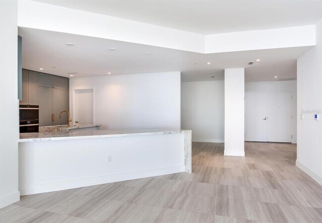 Building Photo - 2912 W Santiago St