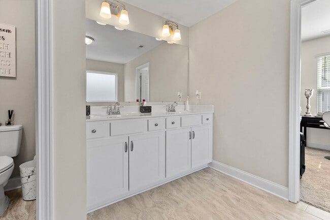 Building Photo - 6508 Satjanon Dr