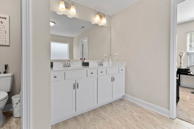 Building Photo - Spacious Ooltewah House Available