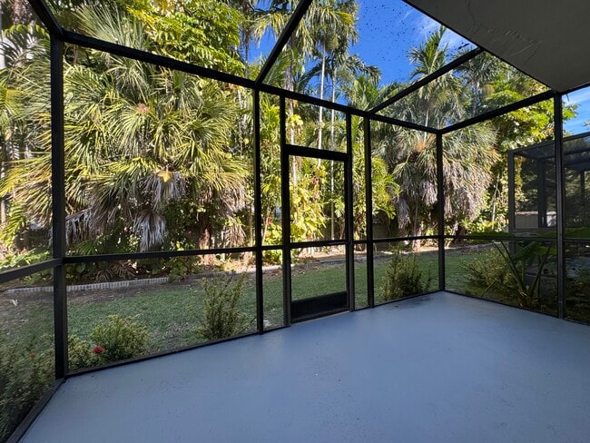 Building Photo - 1365 NE 105th St