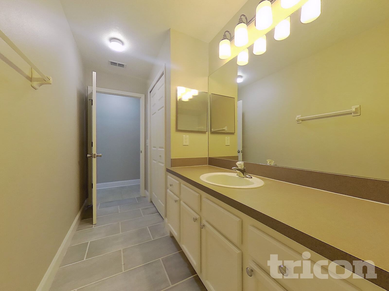 Building Photo - 409 N Dixie Dr