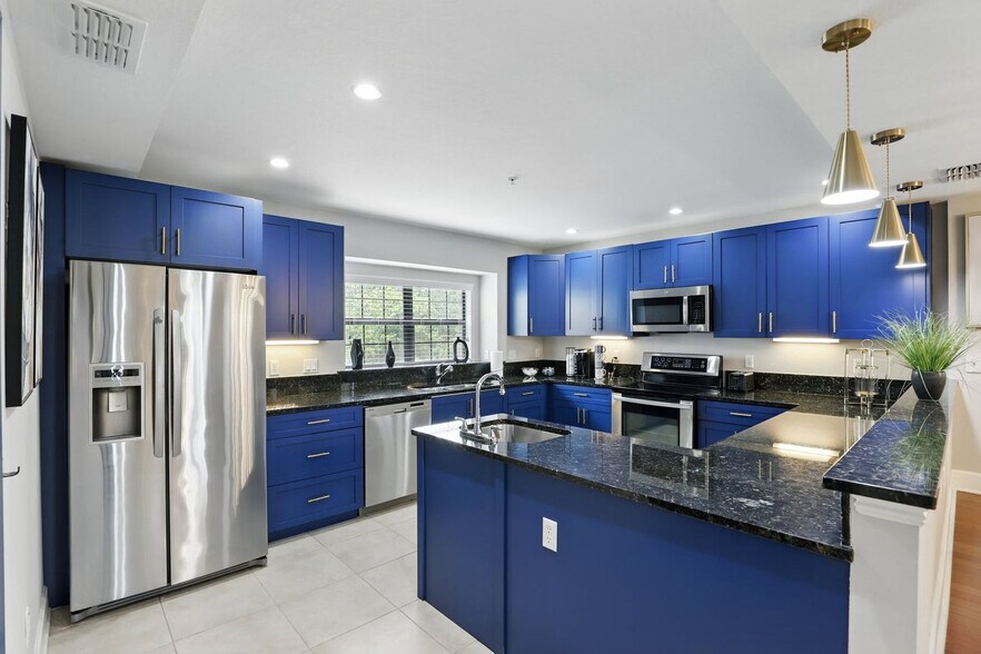 Building Photo - 14545 Damai Ln