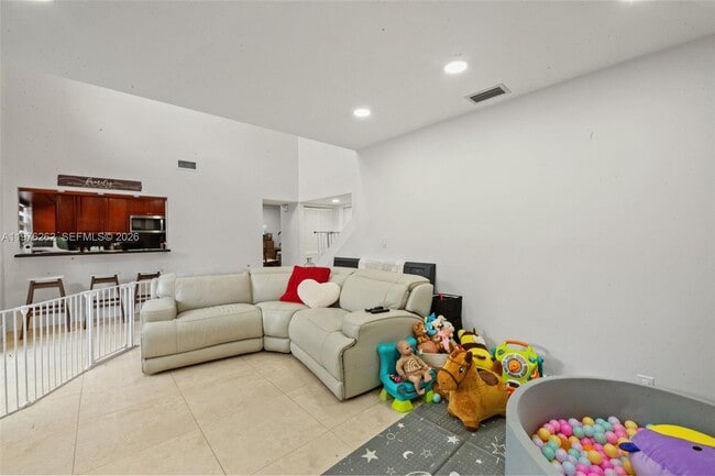 Building Photo - 6523 NW 170th Ln