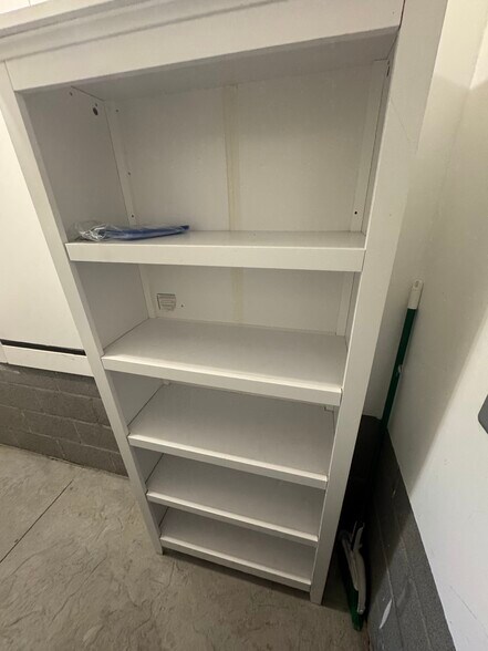 Building Photo - 342 S Mount Vernon Ave