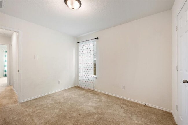 Building Photo - 704 Bailey Park Dr