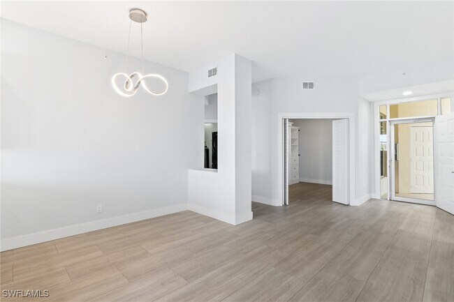 Building Photo - 25000 Cypress Hollow Ct