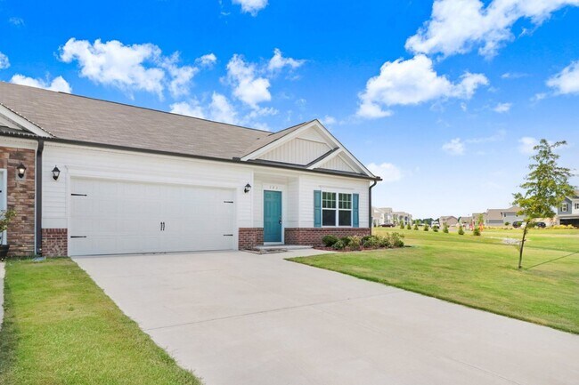 Building Photo - DRAKE ESTATES 3 BR | 2 BA Townhome w/ 2-Ca...