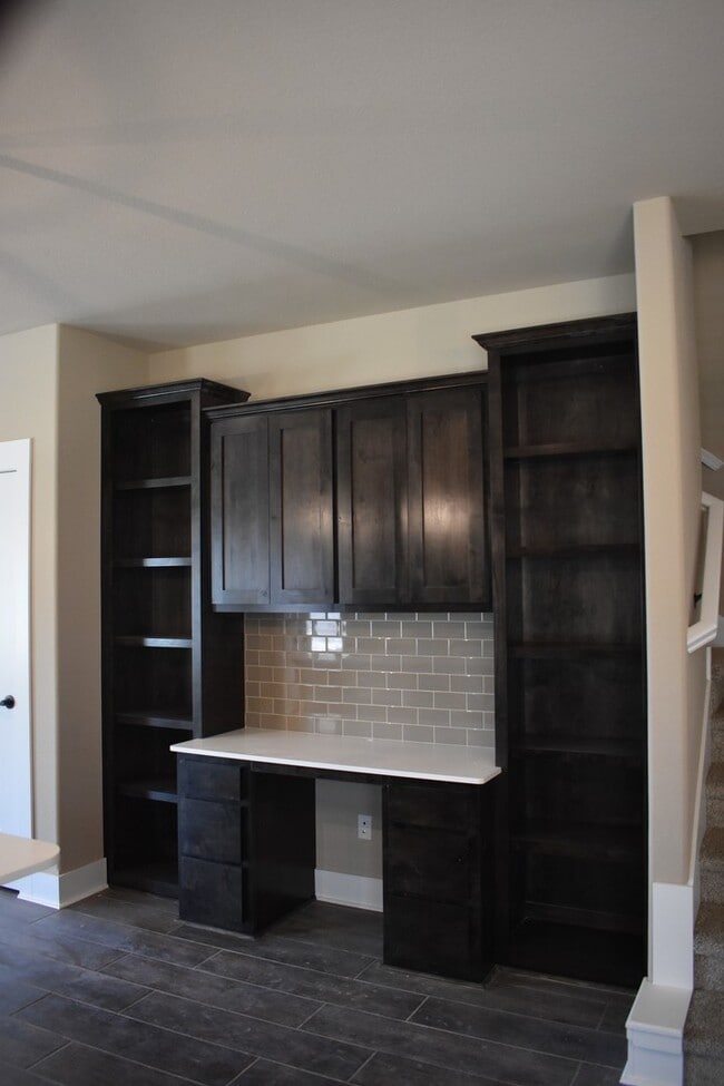 Building Photo - Upscale 4 Bedroom 3.5 Bathroom In The Heart of Fayetteville!!